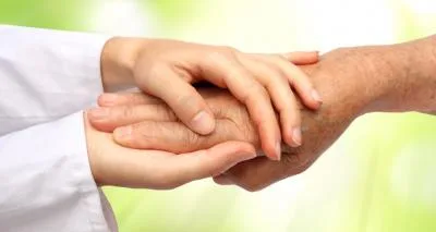 روش های درمان لرزش دست و علل آن را بشناسید!