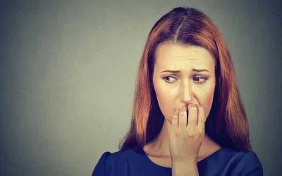اگر این نشانه ها را دارید مضطرب و درون گرا هستید