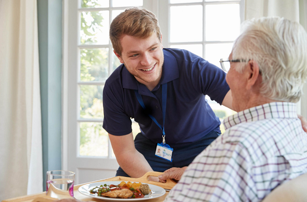  مهم ترین مزیت های استخدام پرستار سالمند در منزل