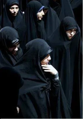 مــن یـکــــ دخـتــر چــادریـــم ...