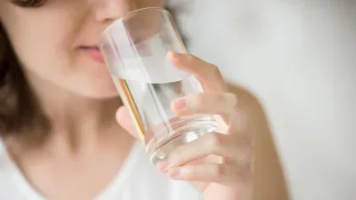 بهبود گوارش با خواص آب گرم